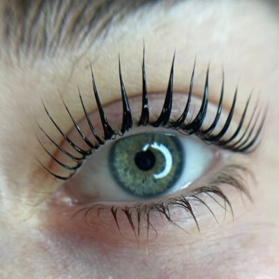 ריסים וגבות