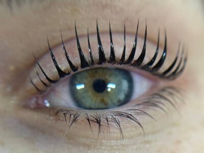 הרמת ריסים וגבות