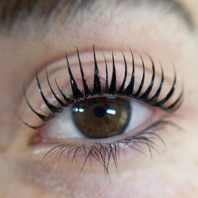 ריסים וגבות עם תעודת הסמכה